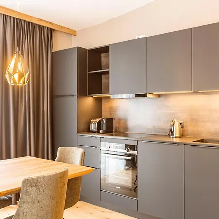 Modern Holiday With 2 Bedrooms In Apartment *