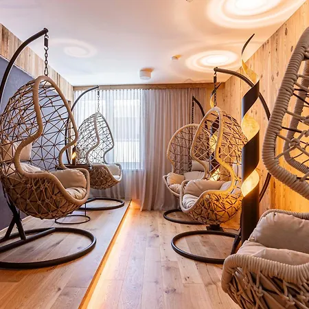 Apartment Modern Holiday With 2 Bedrooms In Fuegen